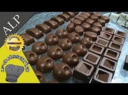 Bonbons Chocolat A La Fraise Apprendre La Patisserie Alp Youtube Chocolat Bonbon Recette Bonbon