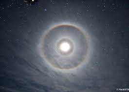 Azmi21 9 минут 39 секунд. Double Halo Appears Around Quarter Moon 21 December 2012 Earth Changes Sott Net Moon Double Halo Halo