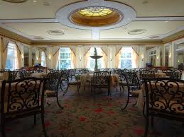 Enjoy easy access to the beltline, public transportation, minutes away from the university of wisconsin and downtown. Lake Terrace Dining Room Picture Of The Broadmoor Colorado Springs Tripadvisor