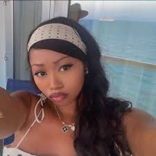 What makes a female happy in a relationship?