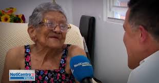 Centenaria que baila con la vida