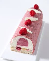 Buche 2019 Chocolat Ruby Framboise Et Citron Vert Recette Disponible Sur Le Blog Olivia Framboise Recette Dessert Noel Buche De Noel Chocolat