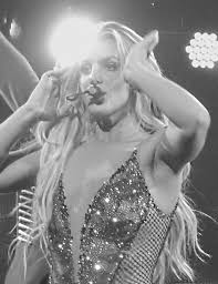 Ihr vater ist der bauunternehmer jamie spears und die mutter lynne war zu der zeit grundschullehrerin. Britney Spears Geburtstag Alter Und Sternzeichen