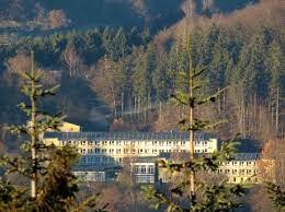 Nur etwa 30 minuten von der metropole frankfurt entfernt finden unsere tagungsgäste hier die ideale ruhe zum konzentrierten gespräch und intensiven arbeiten. Enttauschender Besuch Martin Niemoller Haus Schmitten Bewertungen Tripadvisor