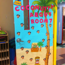 Each piece is blue or green with ocean animals and scuba divers to match! Awesome Decorations Ocean Themed Classroom Door Decorations
