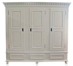 Schränke sind besonders beliebte möbel, um viel stauraum zu schaffen. Kleiderschrank Weiss Nach Mass 3 Turig Landhausstil Schrank Landhausstil Bei Mobelhaus Hamburg