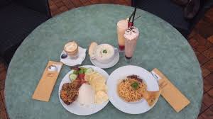 Lawang wangi creative space offers a complete and delicious dish from fried rice, salad, soup. Jajal Kuliner Di Lawangwangi Kafe Hidangan Nikmat Dengan Atmosfer Pegunungan Yang Menggoda Tribun Jabar