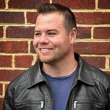 What mph can a 25hp outboard motor achieve