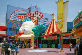 En Los Estudios De Universal No Solo Puedes Hacer Un Studio Tour Para Conocer Los Escenarios De Tus Pelicu Parques Parques De Atracciones Destinos Vacaciones