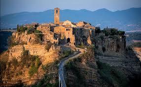 Risultati immagini per civita di bagnoregio