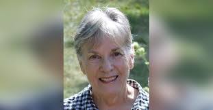 Julie Daggett's Instagram, Twitter & Facebook