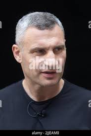 Member of the state parliament and former mayor of Munich Erich Kiesl (CSU)  with bandaged arm after a skiing accident. [automated translation] Stock  Photo