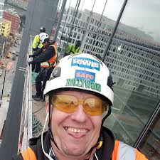 The face you make when you roll the windows down and hear freestyle and old  school coming out da speakers 🔊 🎶