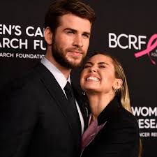 Britney spears' boyfriend sam asghari reveals he tested positive for coronavirus. Liam Hemsworth Beantragt Scheidung Von Miley Cyrus Stern De