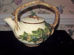 VINTAGE 1950s ERA MCCOY IVY PATTERN TEAPOT W LEAVES VINE & BRANCH DESIGN  HANDLE