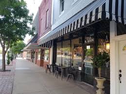 How far is it from wichita to kansas city airport (mci)? Garden City