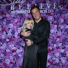 But even without a ring for the time being, colton and cassie's relationship seems to be rock solid, often expressing how happy they are with one another on instagram. Colton Underwood S Alleged Text Messages To Cassie Randolph Revealed