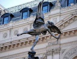 This square is one of the liveliest areas in london and one of the main areas to go out partying. Sehenswurdigkeiten Piccadilly Circus London City Tour Julia Travel London