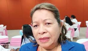 Estudiantes y profesores destituyen a Felipa Nery.