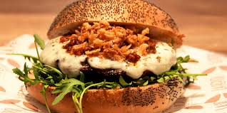 El avance de la primavera, la llegada del buen tiempo y la celebración del día internacional de la hamburguesa son una gran noticia para los miles de fans de las parrillas al aire libre. Dia Internacional De La Hamburguesa La Pepita Burger Bar