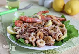 Friggete 100 g di pesce alla volta, dividendolo per specie: Frittura Di Pesce Perfetta Asciutta E Croccante