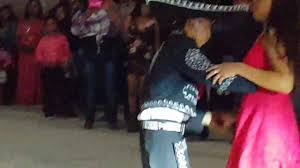 En las peleas de gallos, aquí con Isidro Cedillo desde Sabinas Hidalgo,  puro pequeño si señor