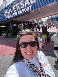 Liza Lowe's Instagram, Twitter & Facebook