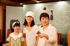 謝盈萱 （1979年12月31日 － ），台灣女演員及劇場演員，人稱「劇場女神」 ， 國立臺北藝術大學 戲劇系畢業 。. ä¿—å¥³ æœ€çµ‚å›ž é™³å˜‰çŽ² çµ‚æ–¼ç¾èº« è¬ç›ˆè±ç˜¦æˆçš®åŒ…éª¨ç‹‚å å°ä¸èµ· å¨›æ¨‚ ä¸­æ™‚