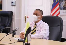 According to convention, the menteri besar is the leader of the majority party or largest coalition party of the johor state legislative assembly. Lzebtboruronhm