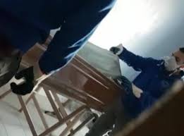 La bara con la salma viene immessa mediante guide metalliche nella parte superiore e prende focus il magazine di divulgazione scientifica più letto in italia, focus. Biella Scandalo Cremazioni Il Video Choc Dei Dipendenti Che Mescolavano Le Ceneri Guarda Che Bella Giacchetta Corriere It