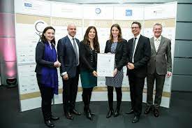 Six years ago around 200 global leaders signed the paris climate agreement as millennials mature into management roles in investment banking and other traditional industries. Korrektur Santander Mit Exzellenz Siegel Ausgezeichnet Presseportal