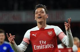 Mesut özil'i öven löw, elbette mesut bizim için, milli takım için, almanya için inanılmaz derecede önemli ve olağanüstü bir oyuncuydu. Mesut Ozil Shows Newborn Daughter