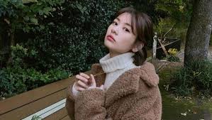 Hal pertama yang mereka pikirkan adalah bagaimana model rambut yang sesuai dengan bentuk wajah mereka. Manis Dan Imut 7 Inspirasi Gaya Rambut Pendek Ala Artis Korea