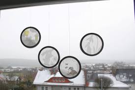 Fensterdeko winter grundschule fensterbilder tonkarton familie pinguin winter. Winter Fensterdeko Basteln