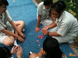 These types of traditional games are differ in terms of their own history, characteristics, the reasons people play the games and more. You Definitely Grew Up In Malaysia If You Played These 10 Games When You Were A Kid