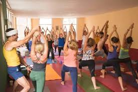 In drie persoonlijke studio's (zeeburg, oost en ijburg) geven we yoga en pilates in kleine groepen met veel passie en persoonlijke aandacht. Contact Svaha Yoga Amsterdam Vinyasa Flow Yoga