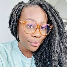 Cora Dean's Instagram, Twitter & Facebook