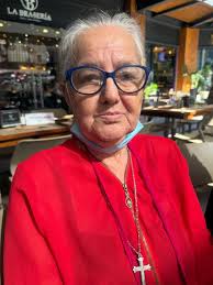 Una hermosa foto del recuerdo. Doña Concepción Rivera Cribas QEPD y su  nieto Elvis Mejía . Doña Concevida cómo se le conocía es la madre de los  famosos motoristas icónicos de Colinas,