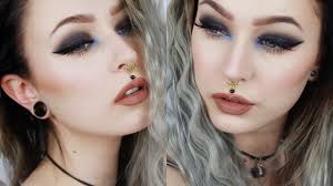 It has a depiction of roman goddess venus on the front and inside, there's a good sized mirror provided along with 8 eyeshadows. Smoky Eye Pop Of Blue Limecrime Venus Ii Palette Youtube