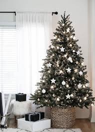 Discover 37 easy and/or diy christmas deck the halls. Modern Christmas Decor Ideas Are All Style And Chic