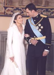 Noch ist nicht bekannt, wer es gemacht hat, doch eines ist klar: Die Teuersten Brautkleider Der Royals
