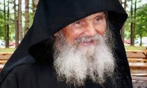 Η του θεού φιλανθρωπία ευδόκησε, ώστε να γνωρίσουμε, από το 1965, τον μακαριστόν γέροντα εφραίμ και κατόπιν να βρεθούμε στην διακριτική και αρχοντική πνευματική κηδεμονία του έμπειρου και. Gerontas Efraim Ti Elege Gia Ton Marmarwmeno Basilia In Gr