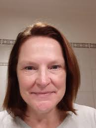 Sometimes....less is more. I'm talking makeup here. No cat's eye look, no  pitch fork long eyelashes or heavy eyeliner, no plumped up, super glossy  lips. Just natural. And, well, sometimes less is