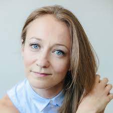 Julie Orton's Instagram, Twitter & Facebook