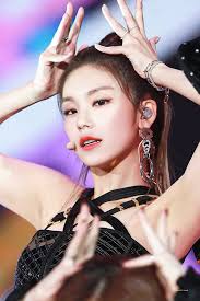 191225 Sbs Gayo Daejun Itzy Yeji Kpop Girls Itzy Kpop Girl Groups