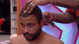 A lola não trabalha apenas com cosméticos, e sim com. No Bbb21 Nego Di Ajuda Projota Em Mudanca De Visual Casa Bbb Gshow