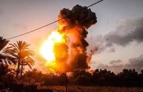 صورة لحظة قصف طائرات الاحتلال على حي الزيتون شرق مدينة غزة مساء أمس Gaza Strip Gaza Sunset