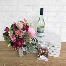 Buy flowers online in gold coast, roses, lilies, tulips, mixed bouquets, arrangements, same and next day flower delivery from bloomex featuring the very best gold coast flowers, combined with unique and compelling bloomex original floral designs. Gold Coast Florist Free Delivery Mermaid Beach Southport Robina