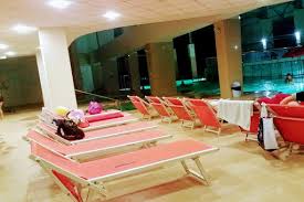 La aqualand deva mai funcţionează o sală de relaxare cu cer înstelat şi două saune de masaj. Teatrul De Arta Deva Deva Destimap Destinations On Map