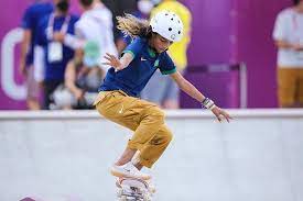 A skatista brasileira entrou para a história ao garantir a medalha aos 13 anos de idade. 0wnteqi Egi5zm